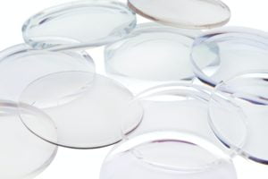 Read more about the article Are Daily or monthly contact lenses better