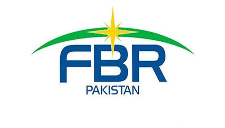 What is the benefit of becoming a filer in Pakistan